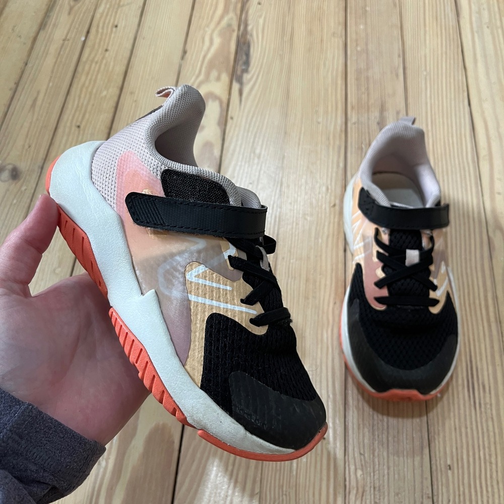 New Balance Rave Run v2 Sneaker Kids 12.5 XW Black Peach Orange YTRAVF2